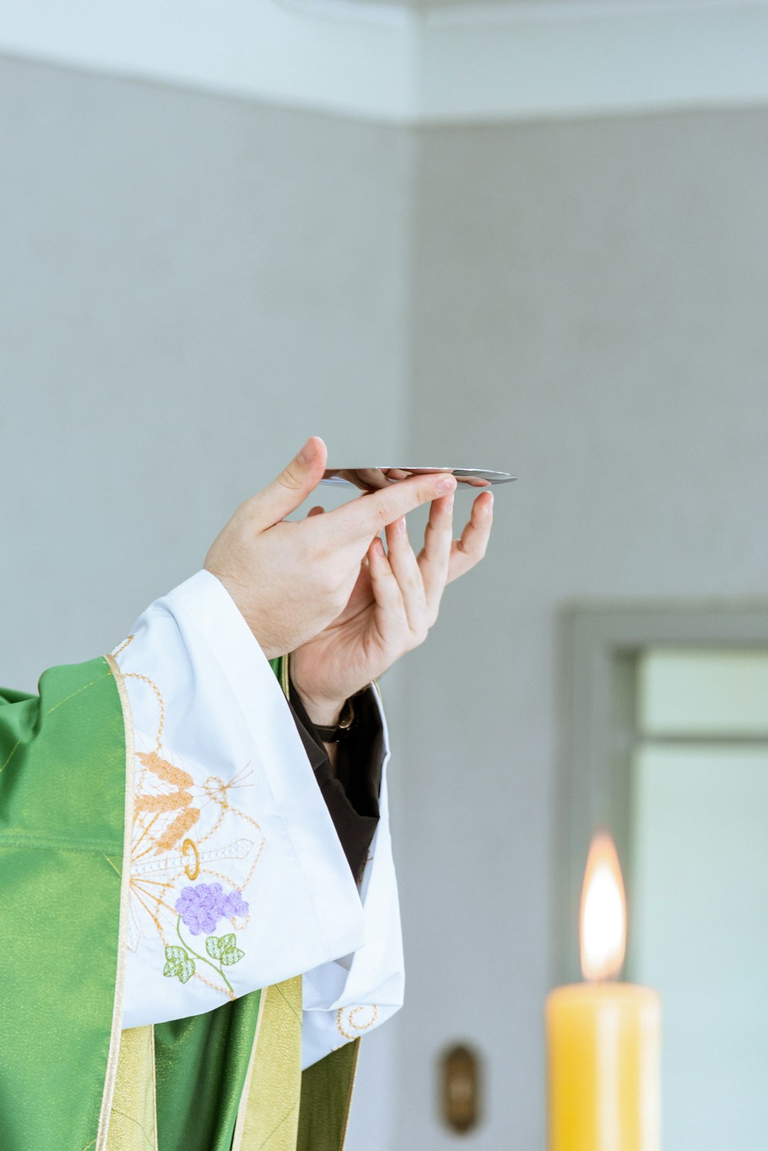 a-person-in-a-priests-robe-holding-a-cell-phone-kjcsnipafeq